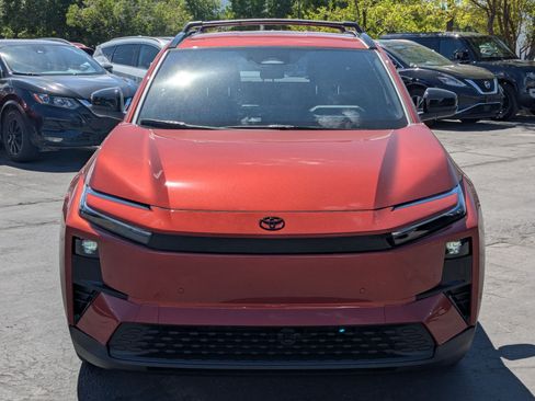 Used 2026 Toyota C-HR AWD/4WD image 11