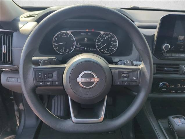 Used 2025 Nissan Pathfinder S FWD image 13