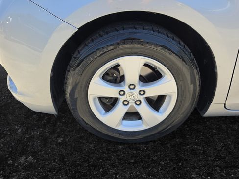 Used 2013 Toyota Sienna LE FWD image 32