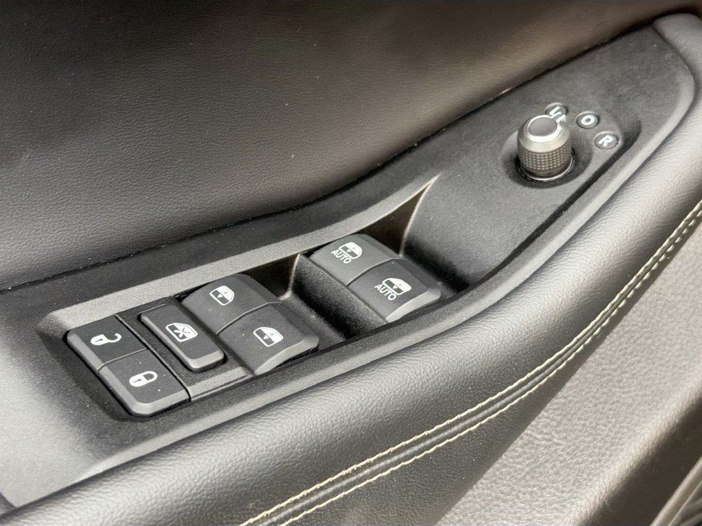 Used 2024 Jeep Grand Cherokee Altitude AWD/4WD image 30
