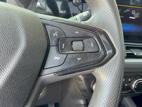 Used 2025 Chevrolet TrailBlazer LS w/ LS Convenience Package FWD image 29