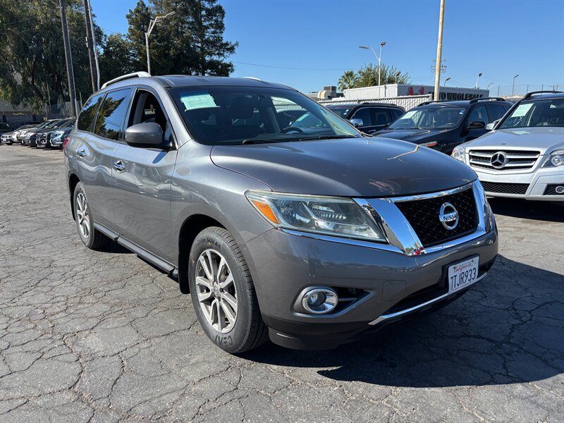 Used 2015 Nissan Pathfinder SV w/ Trailer Tow Package FWD image 1