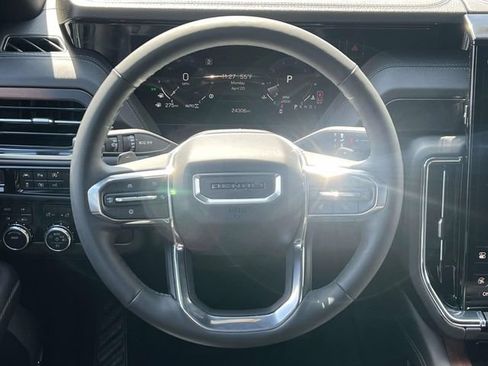 Used 2025 GMC Yukon XL Denali AWD/4WD image 16