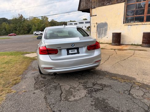 Used 2018 BMW 320i xDrive Sedan image 6