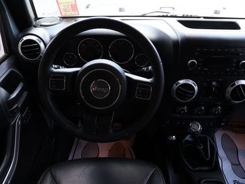 Used 2015 Jeep Wrangler Unlimited Sahara AWD/4WD image 5