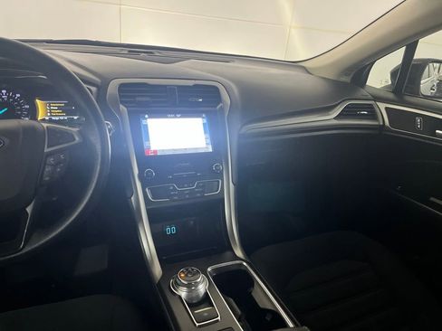 Used 2019 Ford Fusion SE FWD image 32