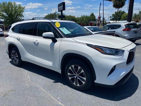Used 2020 Toyota Highlander XLE FWD image 5