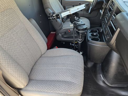 Used 2021 Chevrolet Express 2500 RWD image 14