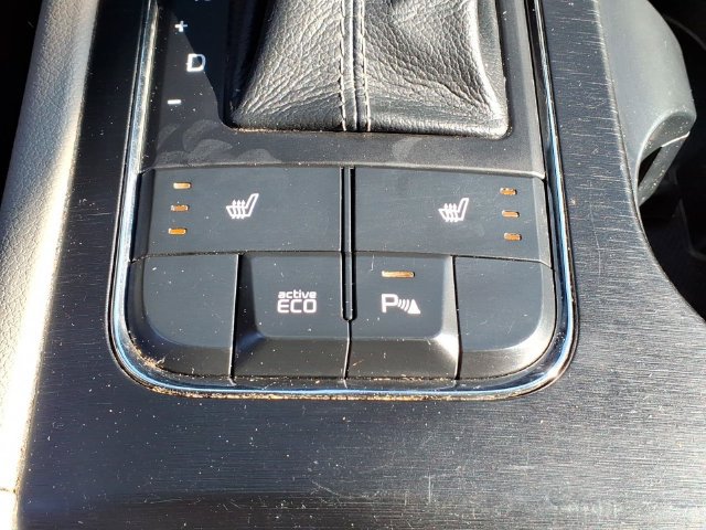 Used 2017 Kia Sedona LX w/ LX Essentials Premium Package FWD image 19
