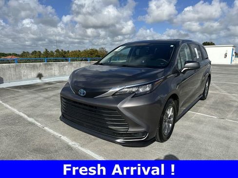 Used 2024 Toyota Sienna LE image 35