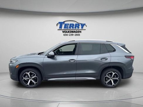 New 2025 Volkswagen Tiguan SE image 3