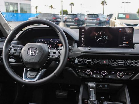 Used 2025 Honda Accord Touring image 13