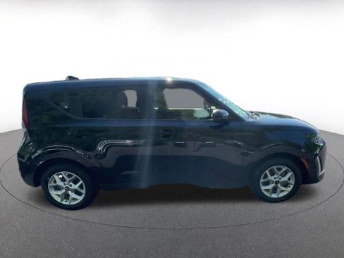 Used 2025 Kia Soul LX w/ LX Technology Package FWD image 16