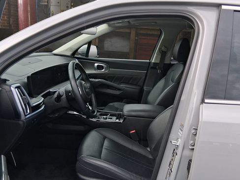 Used 2024 Kia Sorento SX FWD image 16