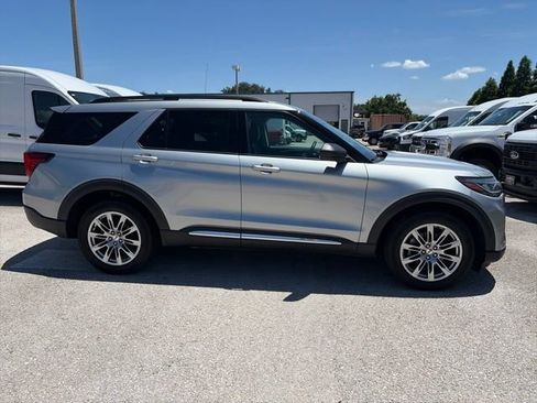 Used 2025 Ford Explorer Active w/ Active Comfort Package AWD/4WD image 4