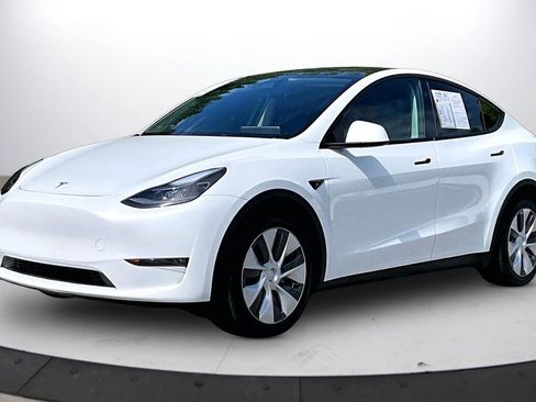 Used 2024 Tesla Model Y Long Range AWD/4WD image 4
