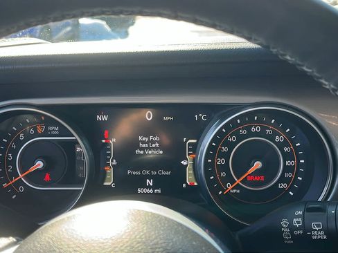 Used 2018 Jeep Wrangler Unlimited Sahara w/ Cold Weather Group image 15