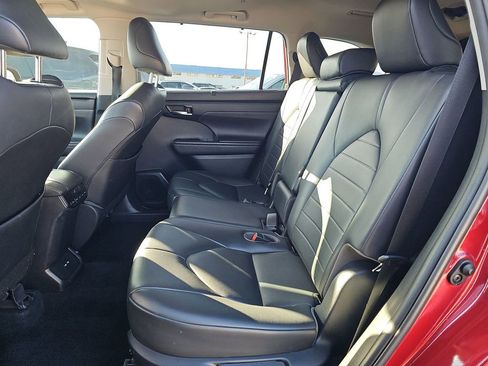 Used 2020 Toyota Highlander XLE image 15