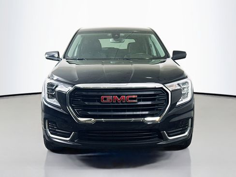 Used 2024 GMC Terrain SLE FWD image 2
