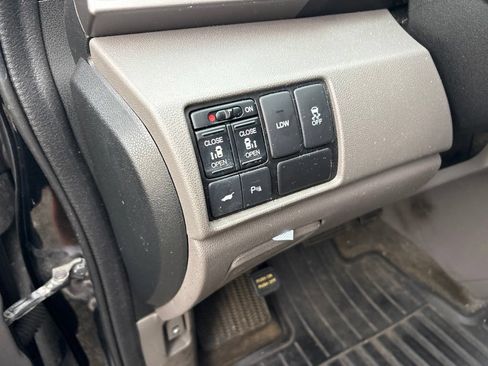 Used 2016 Honda Odyssey Touring Elite image 18