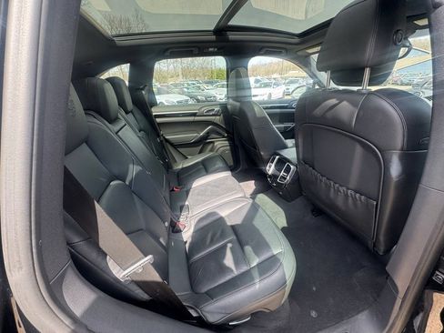 Used 2014 Porsche Cayenne Platinum Edition AWD/4WD image 23
