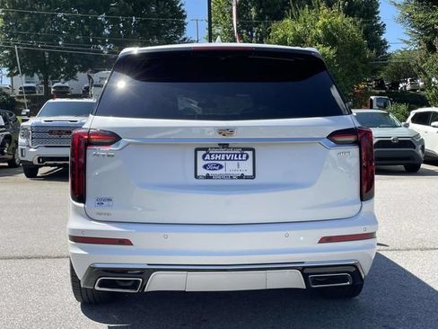 Used 2020 Cadillac XT6 Premium Luxury AWD/4WD image 4