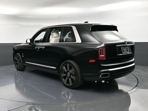 Used 2022 Rolls-Royce Cullinan image 3