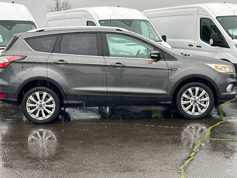 Used 2017 Ford Escape Titanium image 3