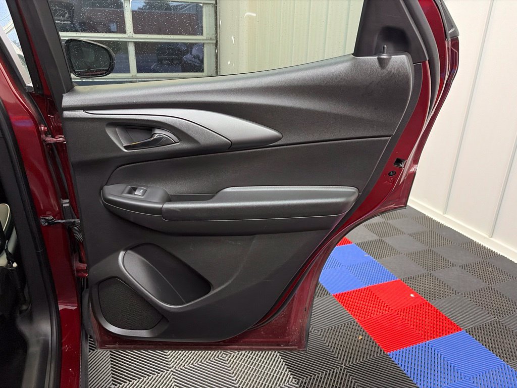 Used 2025 Chevrolet TrailBlazer LT AWD/4WD image 18