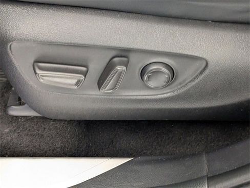 Used 2023 Toyota Highlander XLE image 14