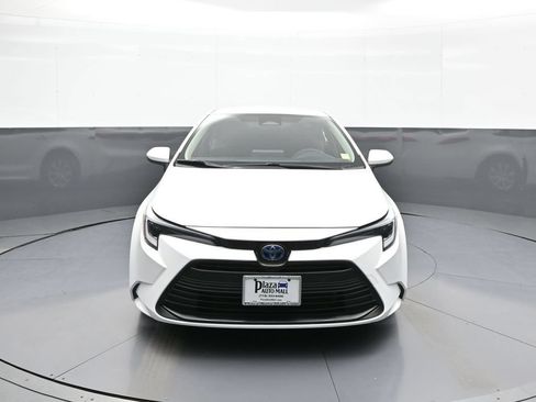 Certified 2024 Toyota Corolla LE AWD/4WD image 2