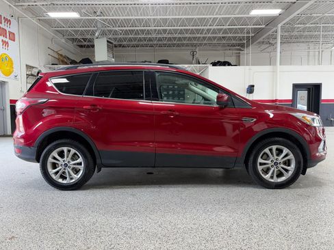 Used 2017 Ford Escape SE w/ Equipment Group 201A AWD/4WD image 11