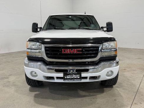 Used 2006 GMC Sierra 2500 SLE w/ Onstar Plus Package AWD/4WD image 3