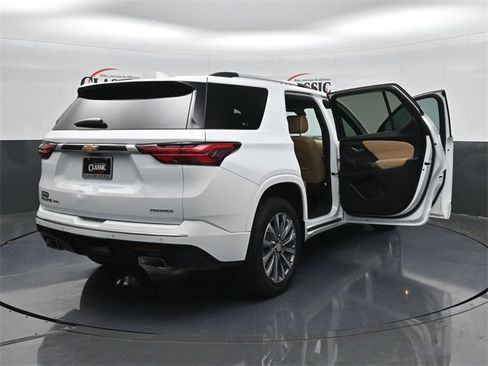 Used 2022 Chevrolet Traverse Premier image 35