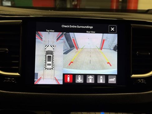 Used 2022 Chrysler Pacifica Touring-L w/ Uconnect Theater Family Group image 32