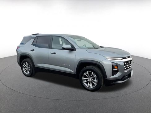 Used 2025 Chevrolet Equinox LT image 2