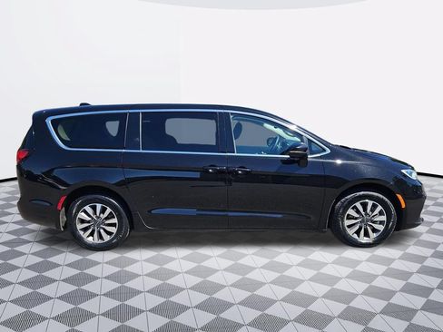 Used 2024 Chrysler Pacifica Limited FWD image 7