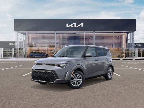 Used 2025 Kia Soul LX FWD image 1