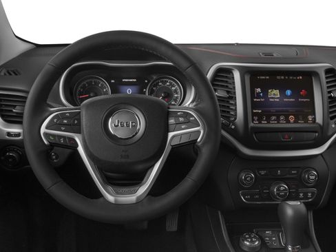 Used 2017 Jeep Cherokee Trailhawk w/ Cold Weather Group AWD/4WD image 6