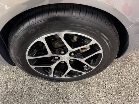 Used 2017 Buick Regal Sport Touring image 15