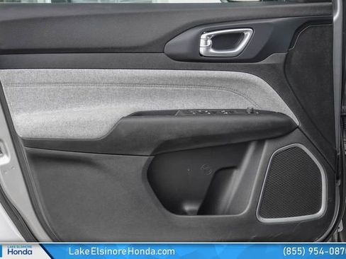 Used 2024 Jeep Compass Latitude AWD/4WD image 13
