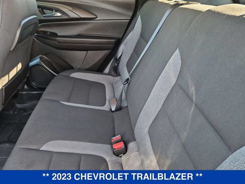 Used 2023 Chevrolet TrailBlazer LT w/ Convenience Package AWD/4WD image 16