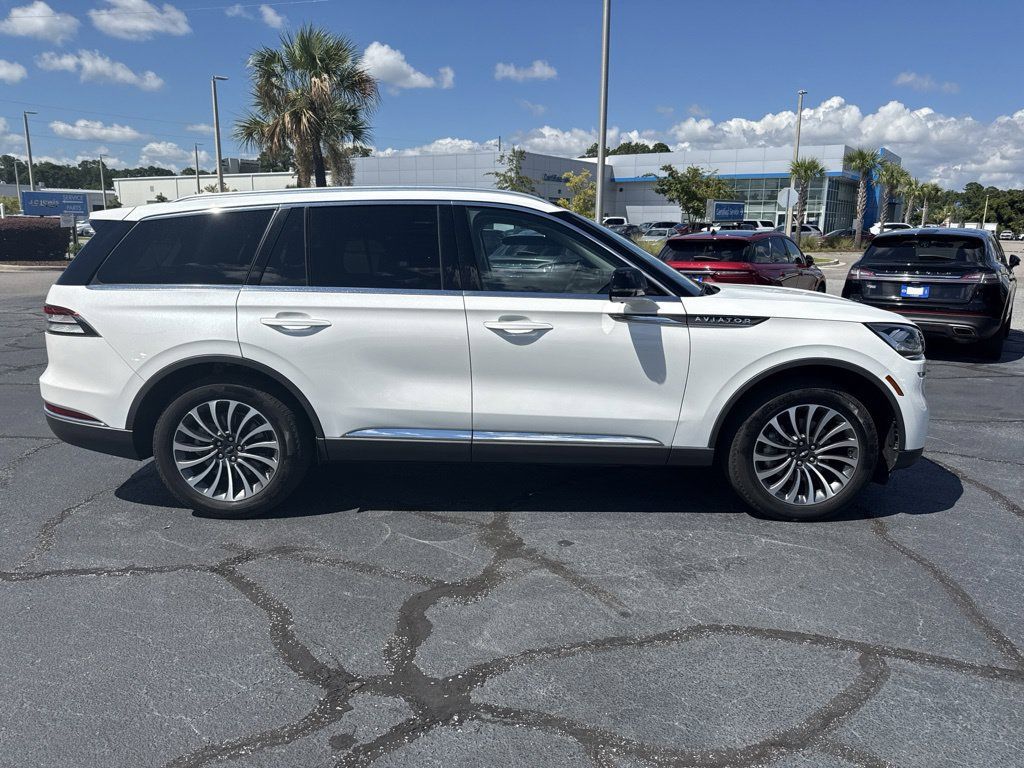 Used 2023 Lincoln Aviator Reserve w/ Elements Package Plus AWD/4WD image 4