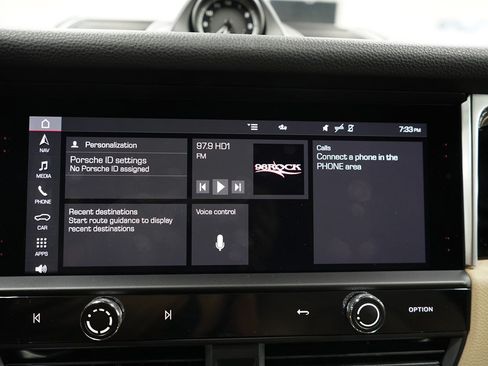 Used 2022 Porsche Macan AWD/4WD image 26