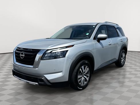 Used 2025 Nissan Pathfinder SL FWD image 1