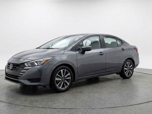 Used 2025 Nissan Versa SV image 3