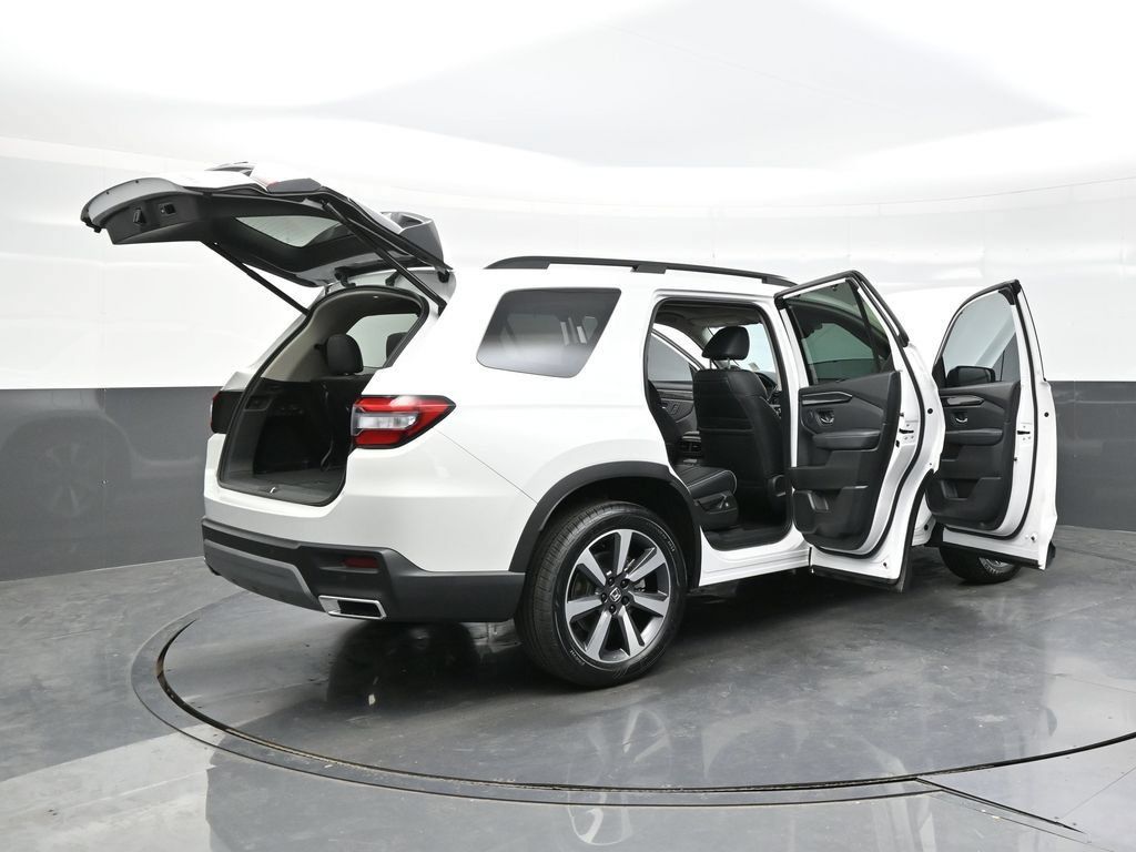 Used 2023 Honda Pilot Elite image 49