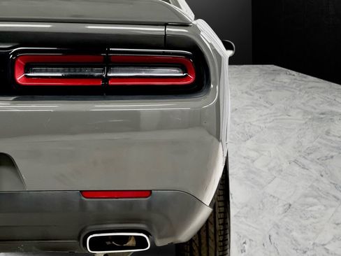 Used 2019 Dodge Challenger SXT RWD image 38