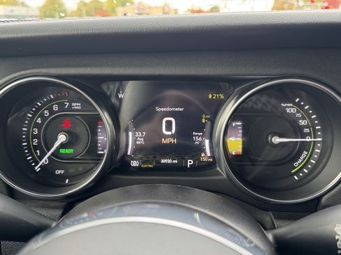 Used 2023 Jeep Wrangler Unlimited Sahara image 9