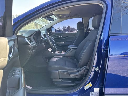 Used 2023 GMC Acadia SLE w/ Elevation Edition image 16